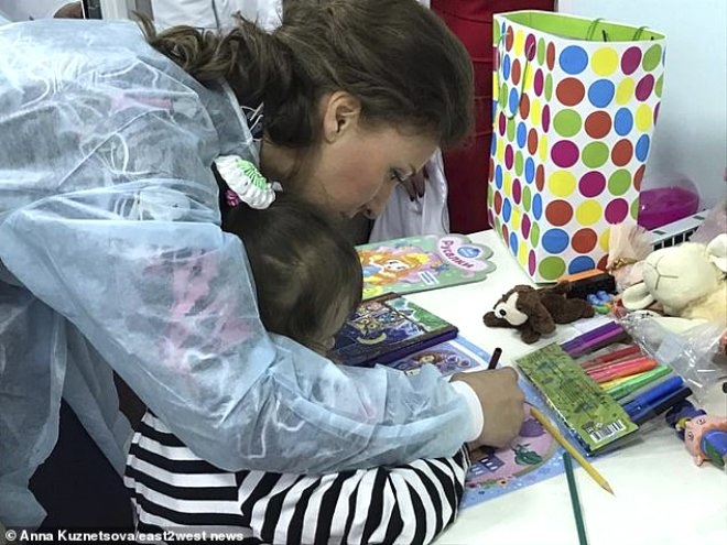 Skandal:5 yaşındaki kızını hamamböceklerine terk etti galerisi resim 10