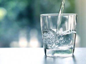 Uzmanlar uyarıyor: Fazla su tüketimi ölüme yol açabilir!