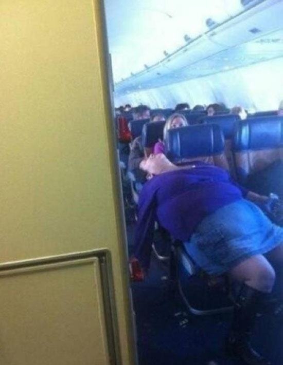 Bir yolcu uçağında karşılaşabileceğiniz en garip durumlar galerisi resim 23