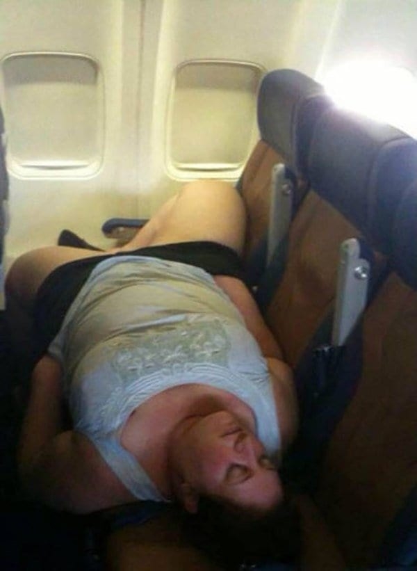 Bir yolcu uçağında karşılaşabileceğiniz en garip durumlar galerisi resim 31