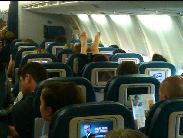 Bir yolcu uçağında karşılaşabileceğiniz en garip durumlar galerisi resim 8