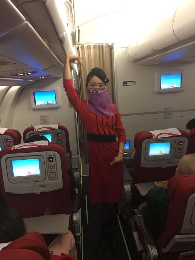 Çinli Hostesler, Türkiye Uçuşunda Peçe Takıp Dans Etti galerisi resim 8