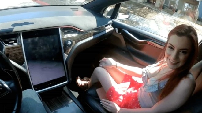 Tesla'yı otomotik pilota alıp, yolda cinsel ilişkiye girdiler! galerisi resim 8