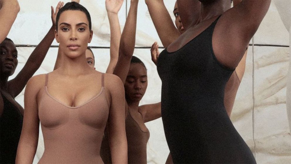 Kim Kardashian kendi korsesi yüzünden altına yaptığını itiraf etti galerisi resim 1