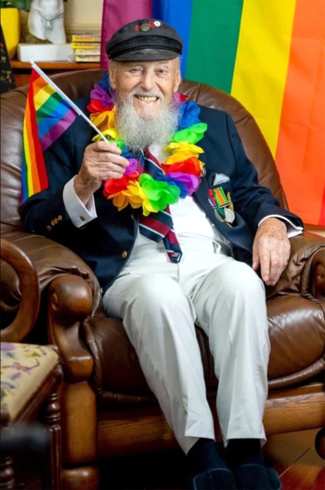 96 yaşındaki İkinci Dünya Savaşı gazisi eşcinsel evlilik yaptı! galerisi resim 2