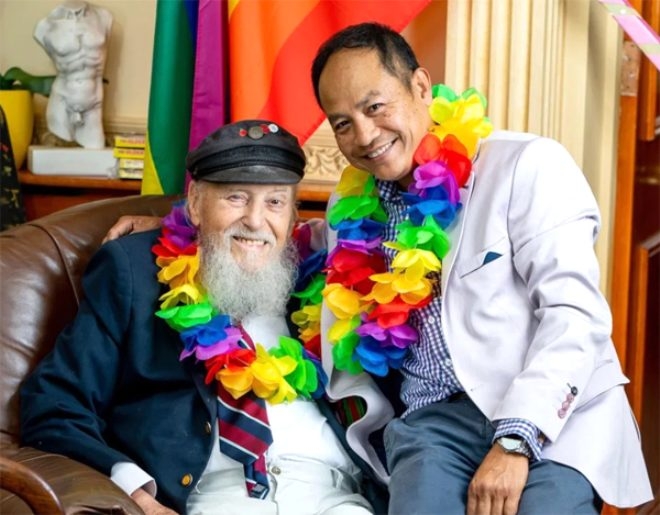 96 yaşındaki İkinci Dünya Savaşı gazisi eşcinsel evlilik yaptı! galerisi resim 4