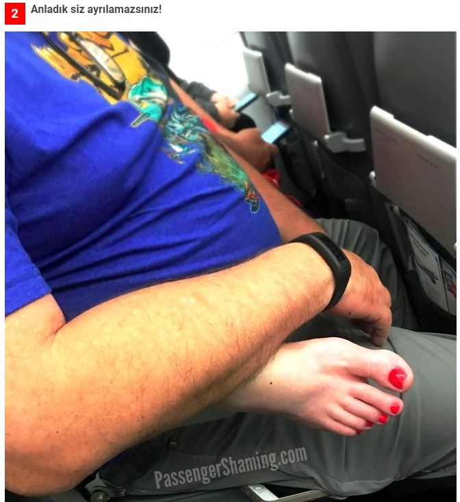 Uçakta mide bulandıran görüntü! Islak çoraplarını pencereye astı galerisi resim 2