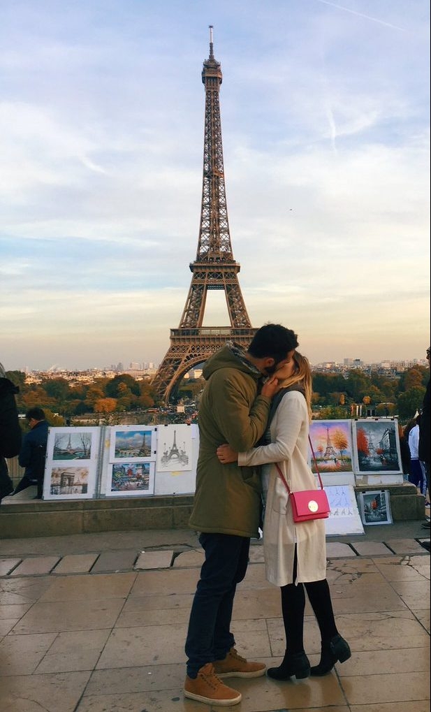 Sevgilisinden ayrılınca yabancılarla öpüşüp poz veren turist galerisi resim 8