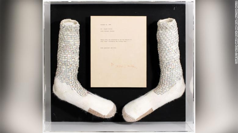 Michael Jackson'ın çorabı 1 milyon dolara satışta galerisi resim 3