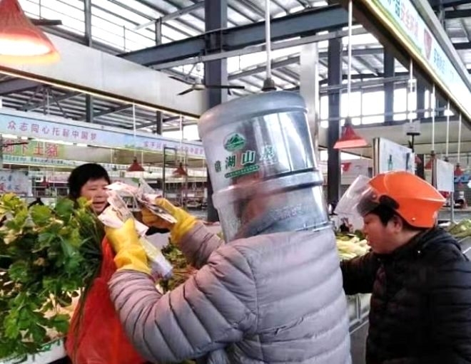 Maske kıtlığı çeken Çin'de, koranavirüse karşı akılalmaz yöntem! galerisi resim 13