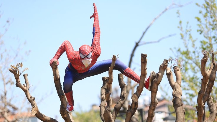 Antalyalı 'Örümcek Adam' koronada insanlara yardım ediyor galerisi resim 10