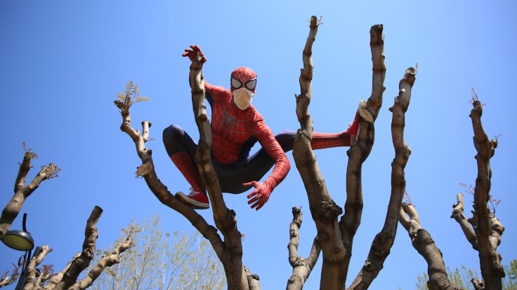 Antalyalı 'Örümcek Adam' koronada insanlara yardım ediyor galerisi resim 11