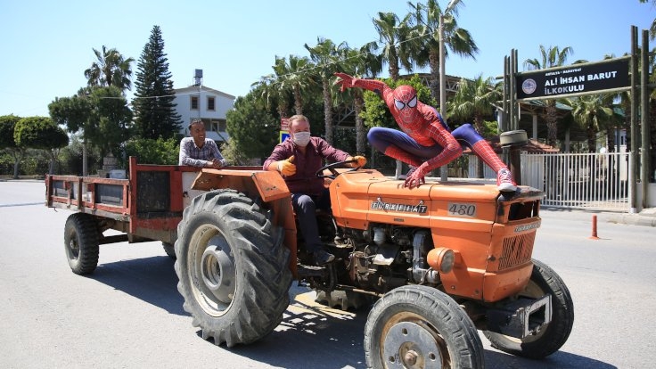 Antalyalı 'Örümcek Adam' koronada insanlara yardım ediyor galerisi resim 4