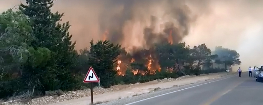 Kuzey Kıbrıs yanıyor, inanılmaz görüntüler galerisi resim 9