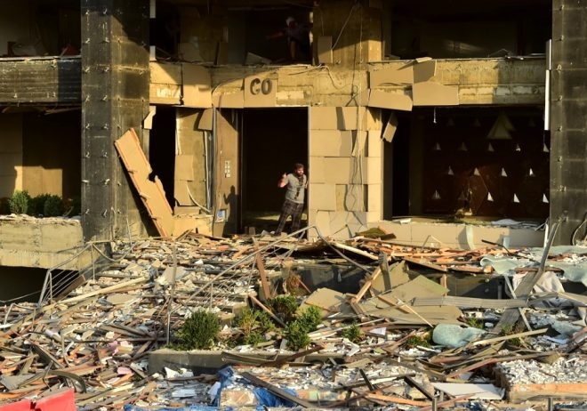 Beyrut'u kana bulayan patlama 300 bin insanı evsiz bıraktı galerisi resim 2