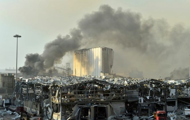 Beyrut'u kana bulayan patlama 300 bin insanı evsiz bıraktı galerisi resim 5