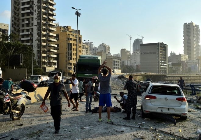 Beyrut'u kana bulayan patlama 300 bin insanı evsiz bıraktı galerisi resim 8