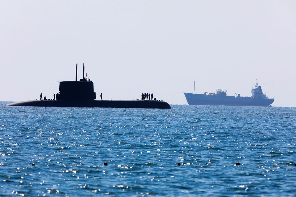 Konyaaltı Sahili'nde görülen Türk denizaltısı turistleri şaşırttı galerisi resim 4