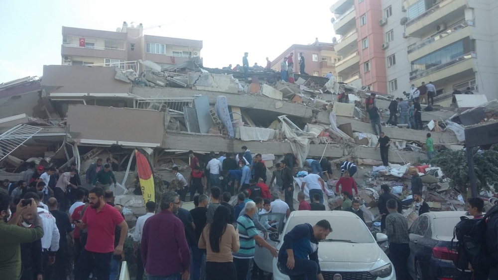Yıkılan binalar,kurtarma çalışmaları...İzmir'den görüntüler galerisi resim 17