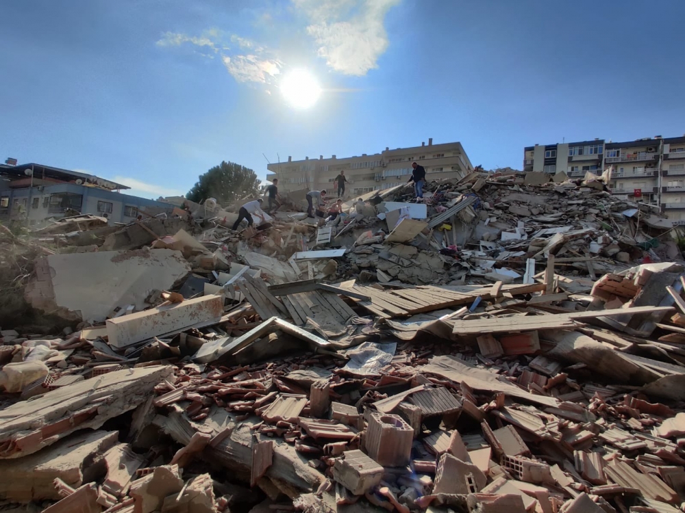 Yıkılan binalar,kurtarma çalışmaları...İzmir'den görüntüler galerisi resim 21