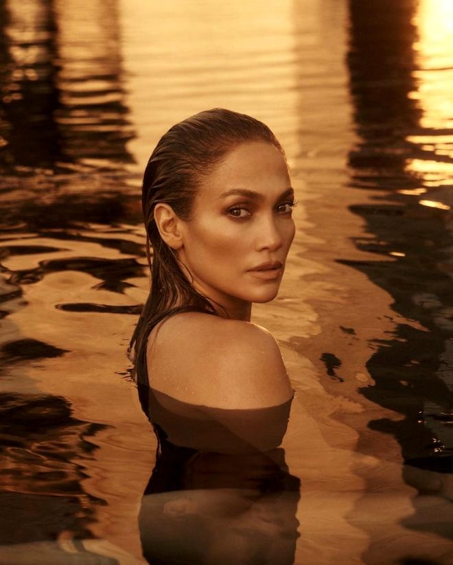 50'sinden sonra bunu da yaptı! Yıldız şarkıcı Jennifer Lopez çırılç galerisi resim 13