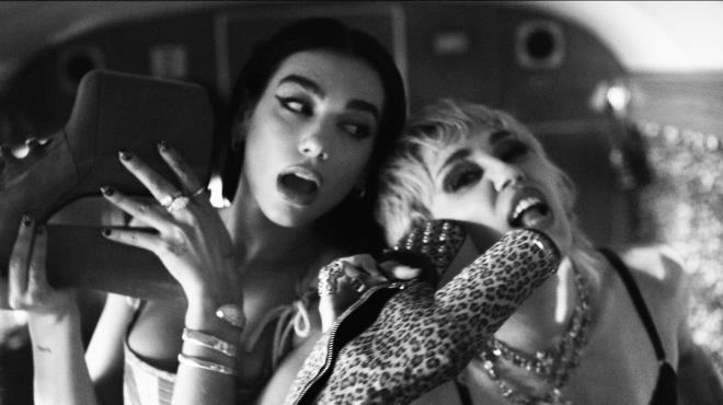 Dua Lipa ile müstehcen pozlar veren Miley Cyrus'tan bomba yorum: Ma galerisi resim 6