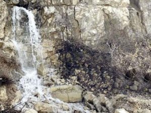 Spil Dağı'ndaki gizemli şelalenin ne kaynağı belli ne de suyun nere