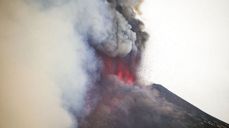 Fotoğraflarla: Etna Yanardağı’ndaki patlamalar Sicilya gecelerini aydınl galerisi resim 6