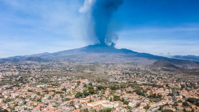 Fotoğraflarla: Etna Yanardağı’ndaki patlamalar Sicilya gecelerini aydınl galerisi resim 7