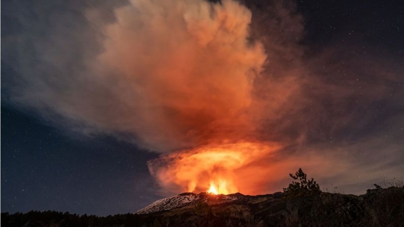 Fotoğraflarla: Etna Yanardağı’ndaki patlamalar Sicilya gecelerini aydınl galerisi resim 8