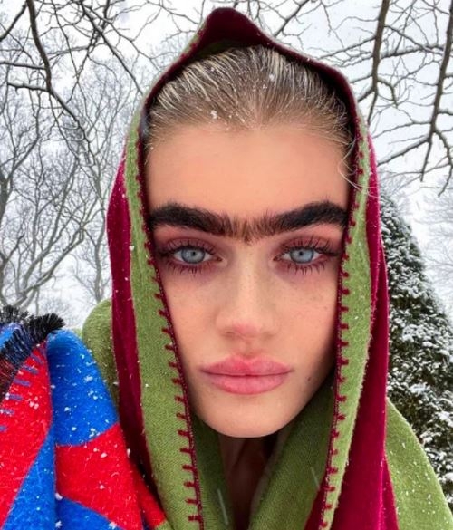 Kaşlarını Almayan Kıbrıslı Instagram Modeli  gündem oldu! galerisi resim 11