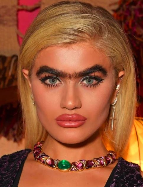 Kaşlarını Almayan Kıbrıslı Instagram Modeli  gündem oldu! galerisi resim 12