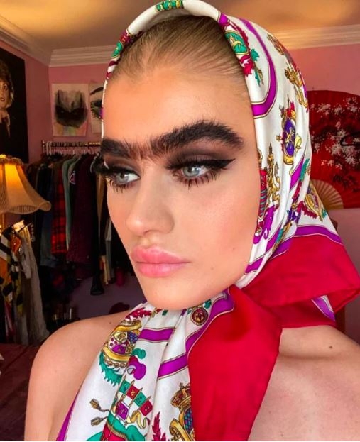 Kaşlarını Almayan Kıbrıslı Instagram Modeli  gündem oldu! galerisi resim 5