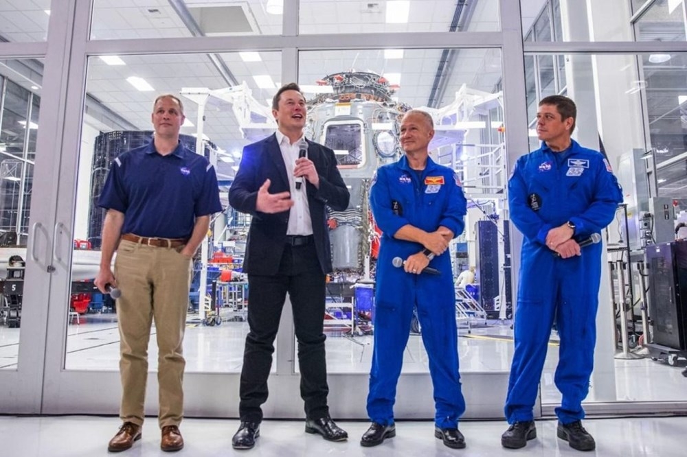 NASA, Ay'a gidecek insanlı kapsülün inşası için Elon Musk'ı se galerisi resim 3