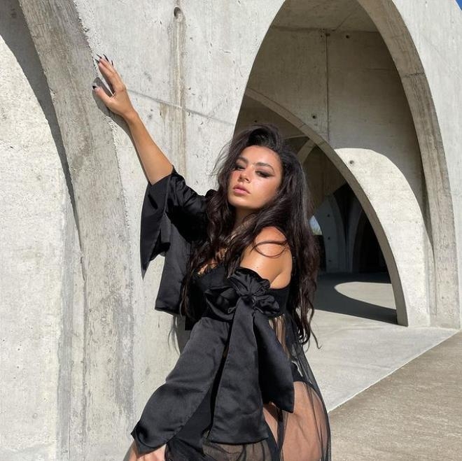 Instagram'da Canlı Yayın Açan Güzel Şarkıcı Fena Frikik Verdi galerisi resim 10