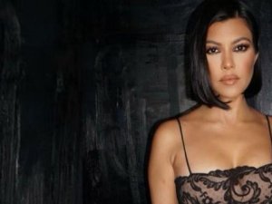Kourtney Kardashian, sevgilisinin cinsel organına benzeyen bir kolye yap