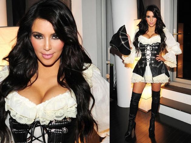 Kim Kardashian yine yakıyor galerisi resim 17