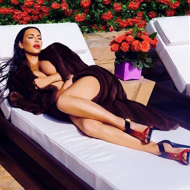 Kim Kardashian yine yakıyor galerisi resim 24