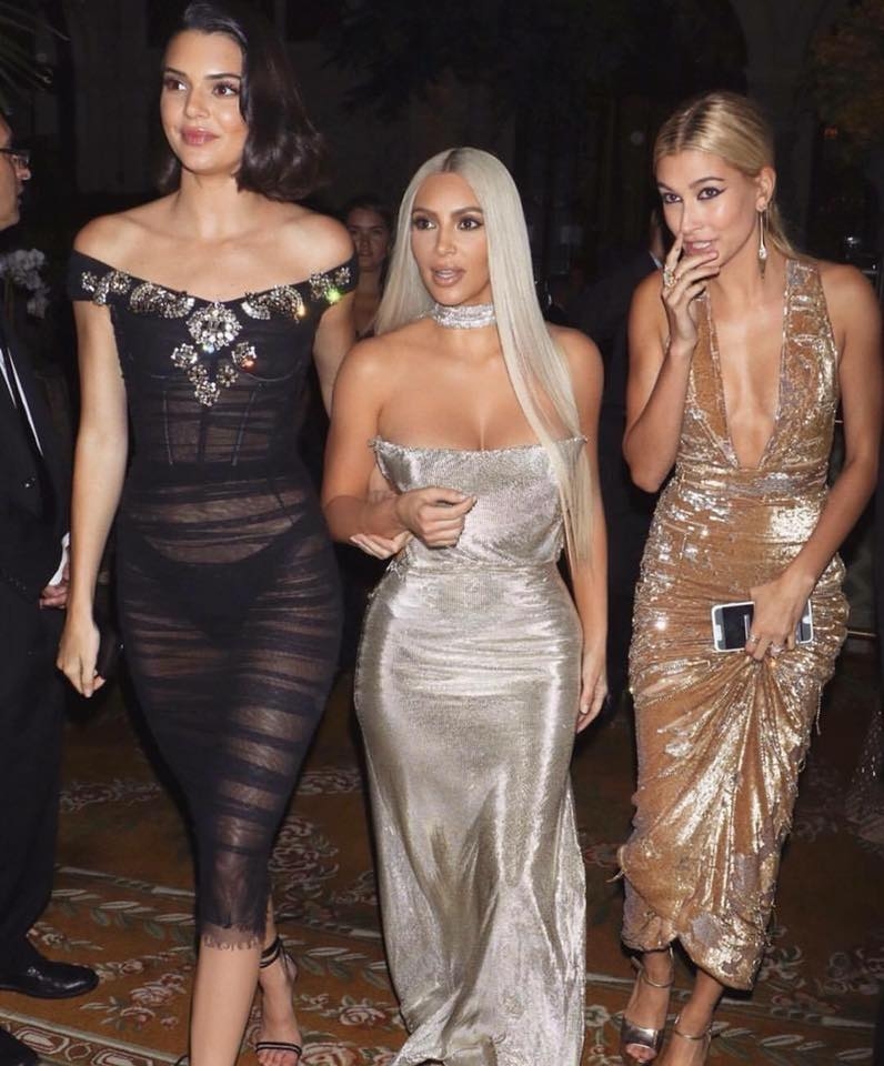 Kim Kardashian yine yakıyor galerisi resim 36