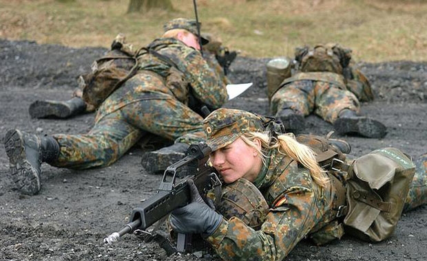 Dünya ordularındaki kadın askerler galerisi resim 6