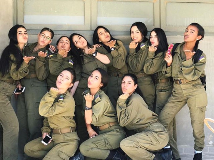 Dünya ordularındaki kadın askerler galerisi resim 8