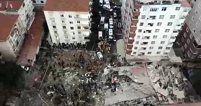 İstanbul Kartal'da 8 Katlı Bina Çöktü! 2 Kişi Öldü, 6 Kişi Yaralı O galerisi resim 11