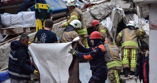 İstanbul Kartal'da 8 Katlı Bina Çöktü! 2 Kişi Öldü, 6 Kişi Yaralı O galerisi resim 3