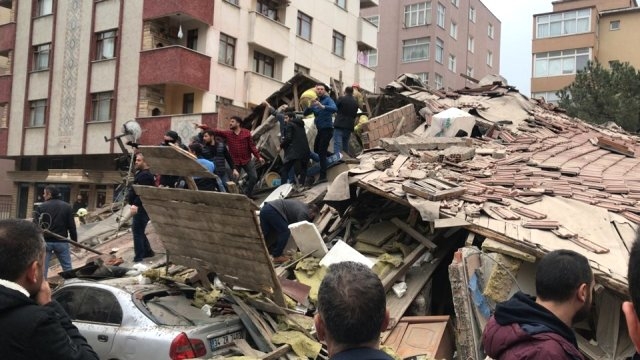 İstanbul Kartal'da 8 Katlı Bina Çöktü! 2 Kişi Öldü, 6 Kişi Yaralı O galerisi resim 4