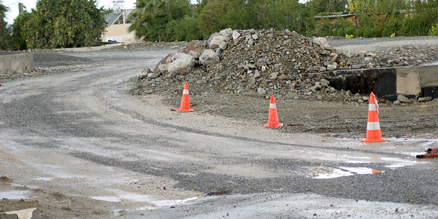 Güvercinlik köyündeki köprü ve yol tamir çalışması başladı