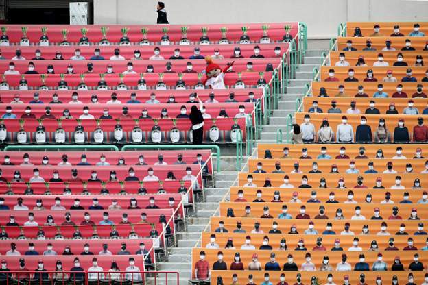 Güney Kore: Beyzbol sezonu tribünlerde seyircilerle değil, fotoğraflarıyla başladı