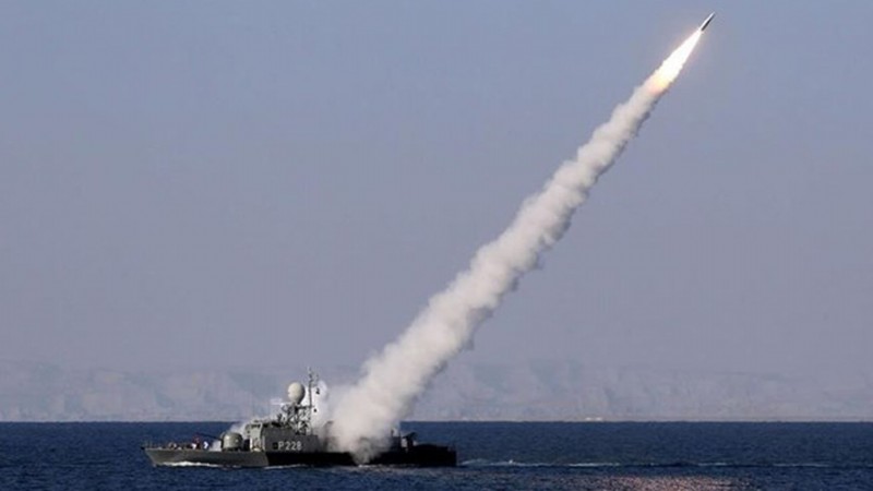 İran ordusu yanlışlıkla kendi savaş gemisini vurdu