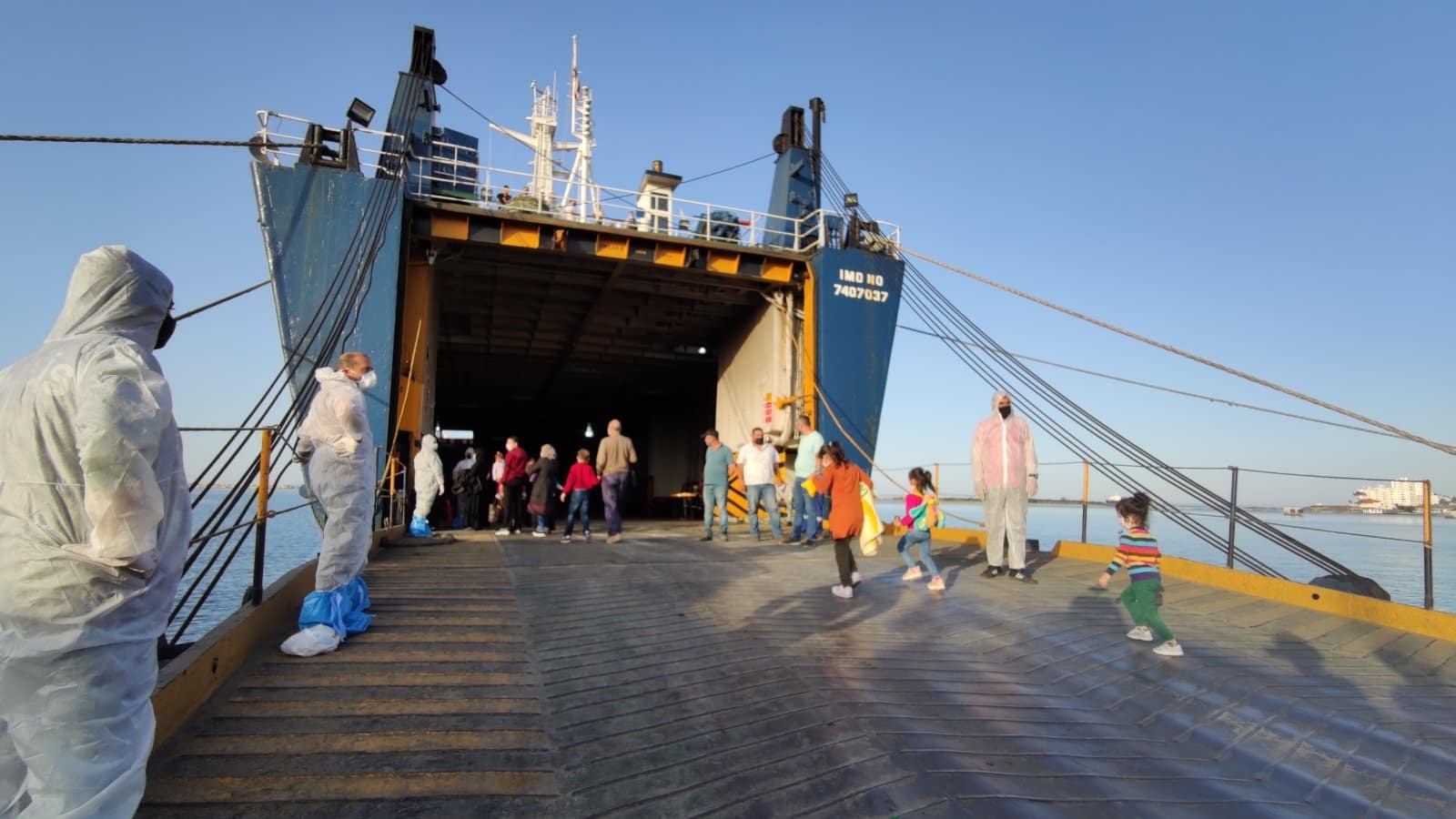 100 mülteci gemi ile Mersin’e götürülüyor