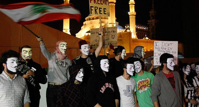 Anonymous'dan maskeli yürüyüş