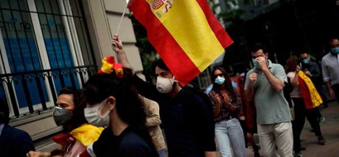 İspanya'da hükümetin Covid-19 politikasına karşı protestolar sürüyor